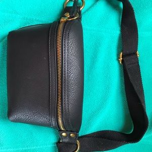 Basic black Fanny pack in great condition